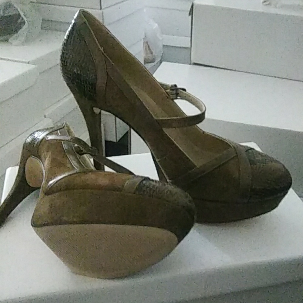 Shoes - Picture 3 of 5